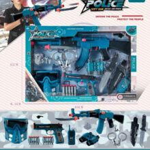 ست تفنگ ، کلت ، خنجر ، دوربین ، بیسیم ، ماسک ، دستبند و نشان پلیس