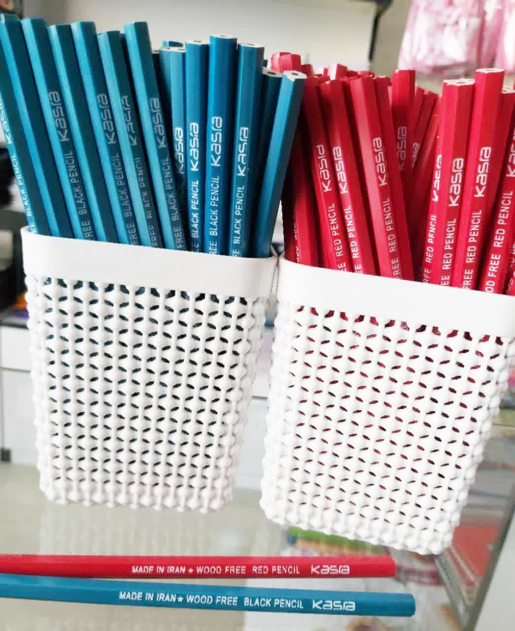 photo_۲۰۲۳-۰۸-۰۲_۱۳-۵۱-۵۴ مداد مشکی و قرمز Kasra