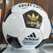 توپ فوتبال آدیداس