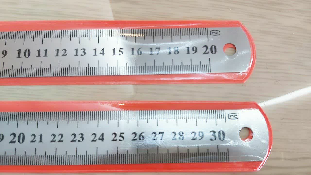 photo_۲۰۲۵-۰۹-۲۰_۱۲-۱۰-۰۱ خط کش فلزی ۲۰ سانت